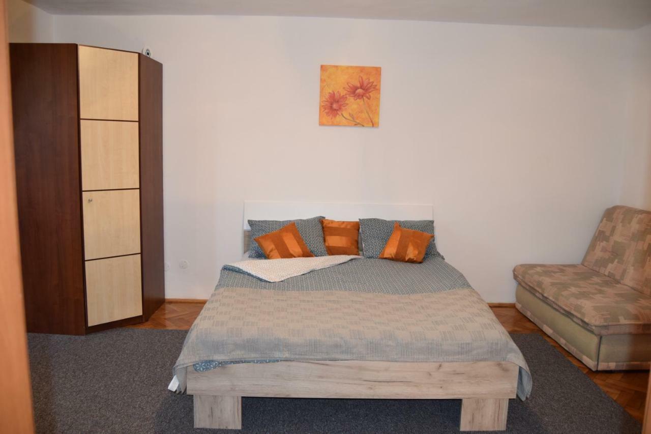 Central Appartment St'S Martin Church Braşov Eksteriør billede