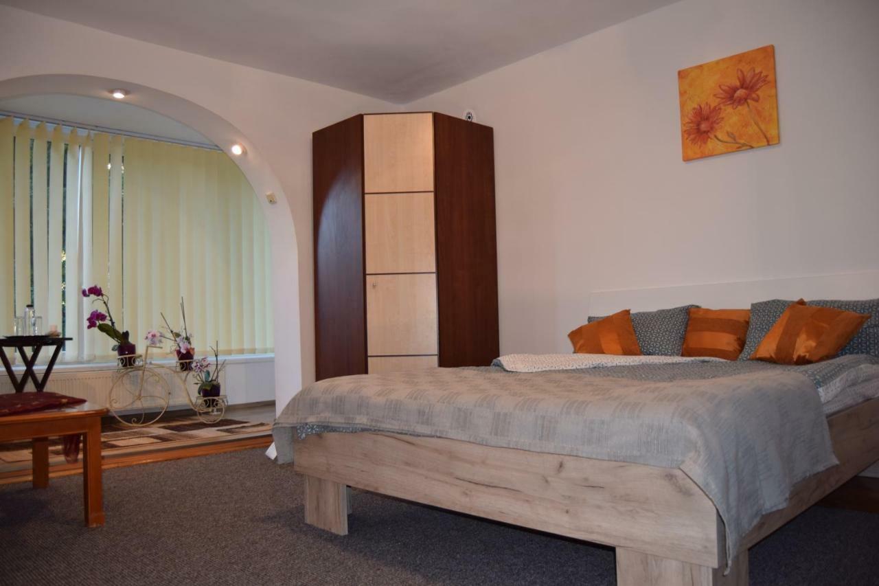 Central Appartment St'S Martin Church Braşov Eksteriør billede